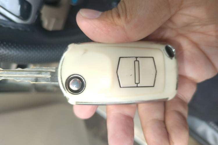 Used Bestune B50 2012 1.6L automatic with sunroof Vehicle Key