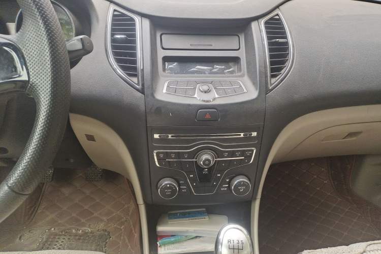 Used Bestune B50 2013 1.6L manual Comfort trim level Audio And AC Panel