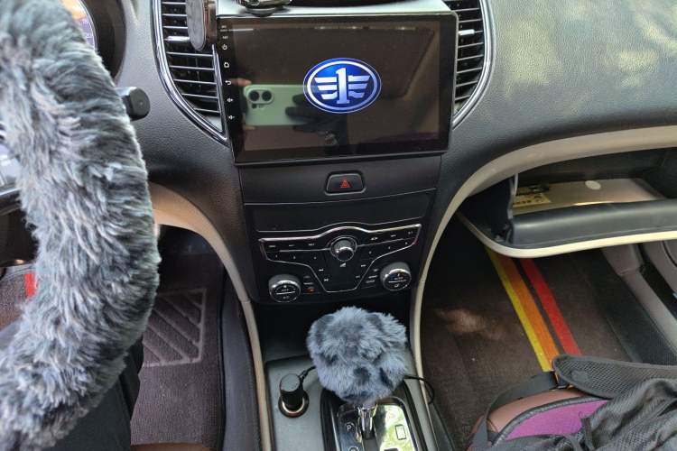 Used Bestune B50 2013 1.6L automatic luxury version Audio And AC Panel