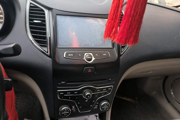 Used Bestune B50 2013 1.6L manual luxury version Audio And AC Panel