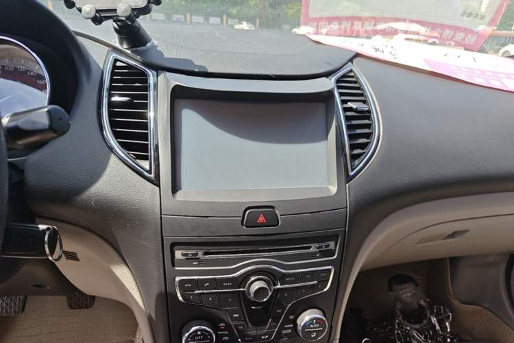 Used Bestune B50 2013 1.6L manual luxury version Audio And AC Panel