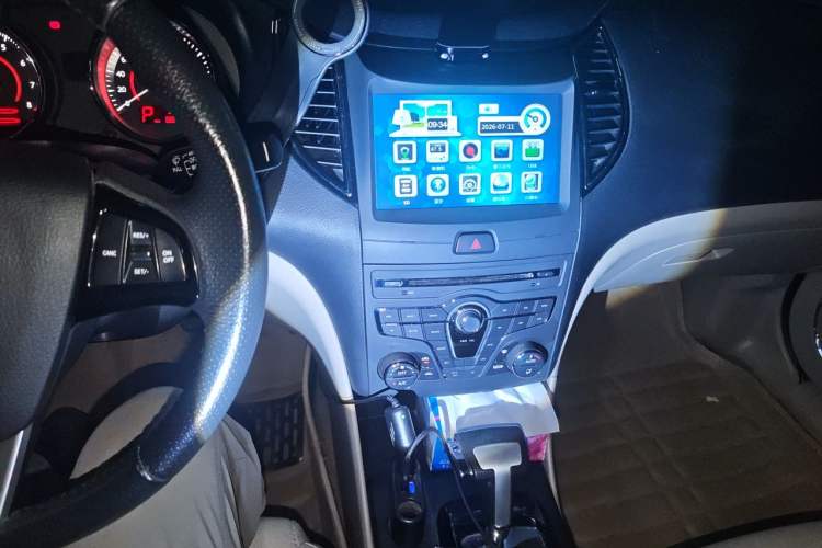 Used Bestune B50 2013 1.6L automatic luxury version Audio And AC Panel