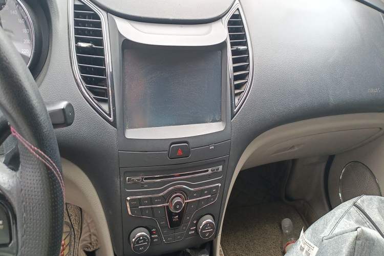 Used Bestune B50 2013 1.6L manual luxury version Audio And AC Panel