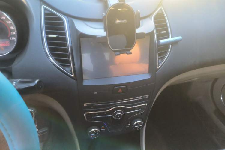 Used Bestune B50 2013 1.6L manual luxury version Audio And AC Panel