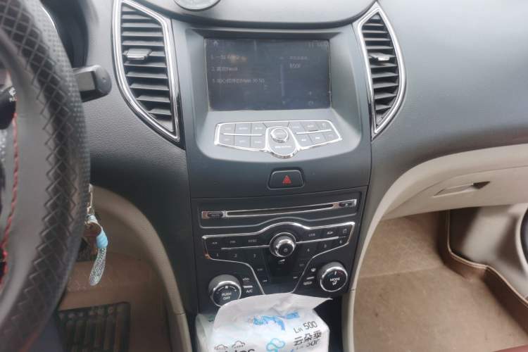 Used Bestune B50 2013 1.6L manual Comfort trim level Audio And AC Panel