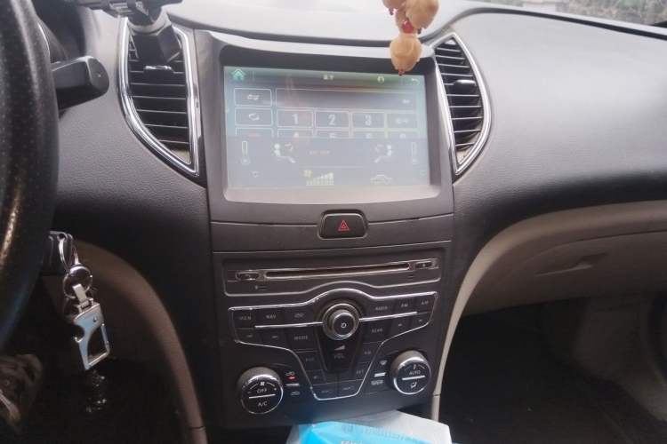 Used Bestune B50 2013 1.6L manual luxury version Audio And AC Panel
