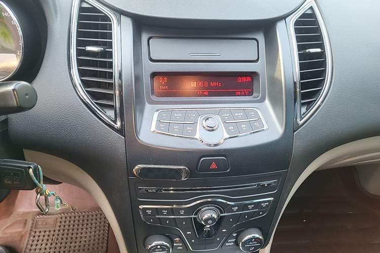 Used Bestune B50 2013 1.6L manual luxury version Audio And AC Panel