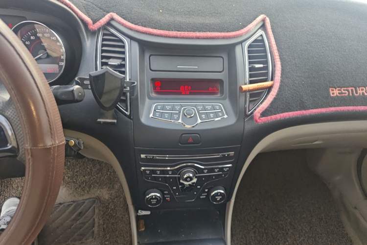 Used Bestune B50 2013 1.6L manual Comfort trim level Audio And AC Panel