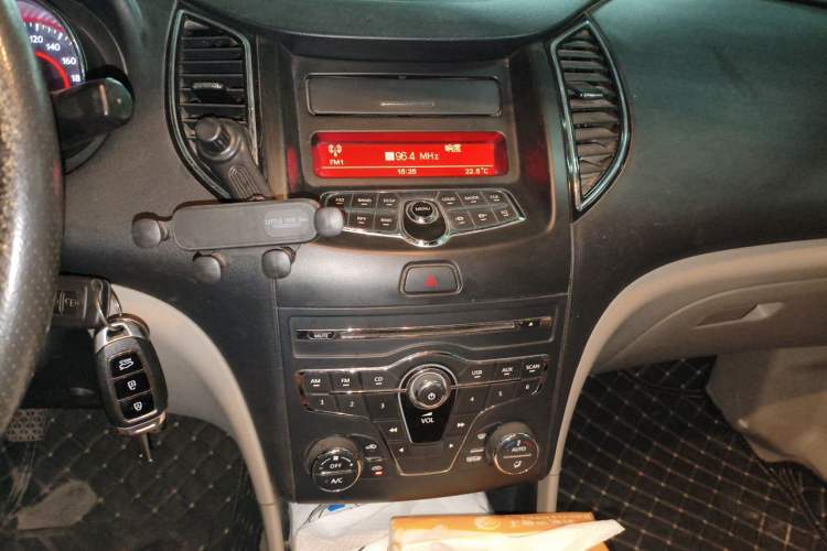 Used Bestune B50 2013 1.6L manual luxury version Audio And AC Panel
