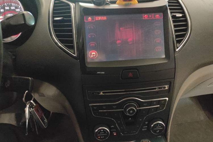 Used Bestune B50 2013 1.6L automatic luxury version Audio And AC Panel