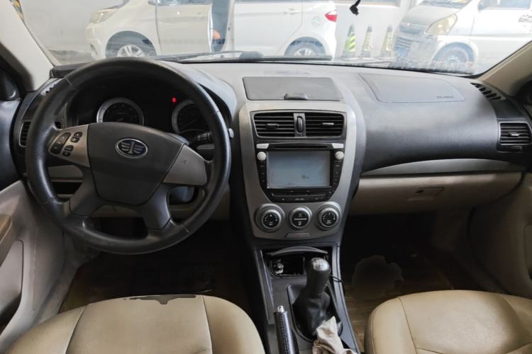 Used Bestune B50 2013 1.6L manual Partner Edition Center Console