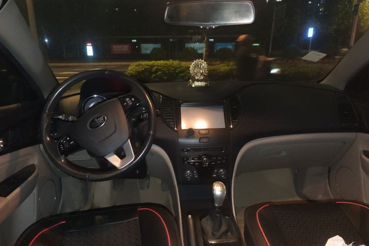 Used Bestune B50 2013 1.6L manual luxury version Center Console