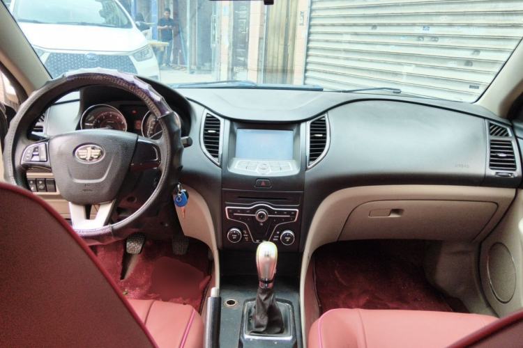 Used Bestune B50 2013 1.6L manual Comfort trim level Center Console