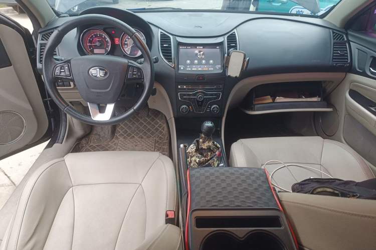 Used Bestune B50 2013 1.6L Manual Prestige Edition Center Console