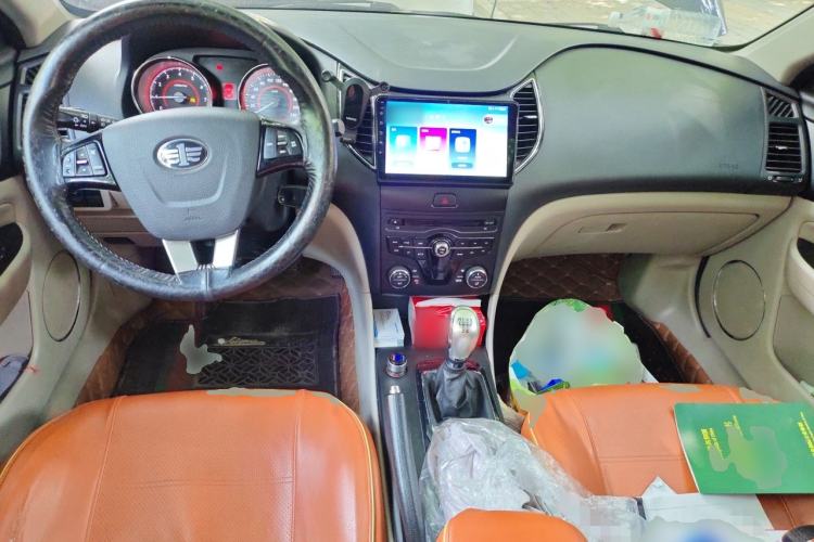 Used Bestune B50 2013 1.6L manual luxury version Center Console