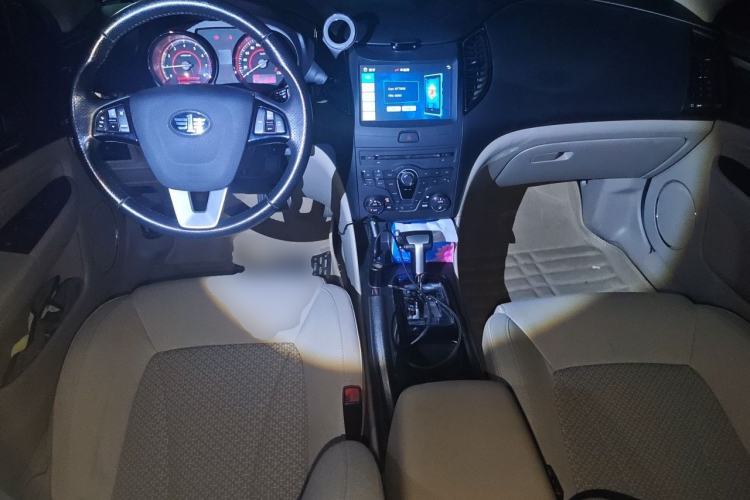 Used Bestune B50 2013 1.6L automatic luxury version Center Console