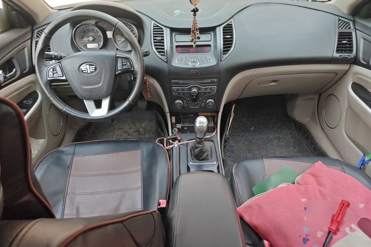 Used Bestune B50 2013 1.6L manual luxury version Center Console