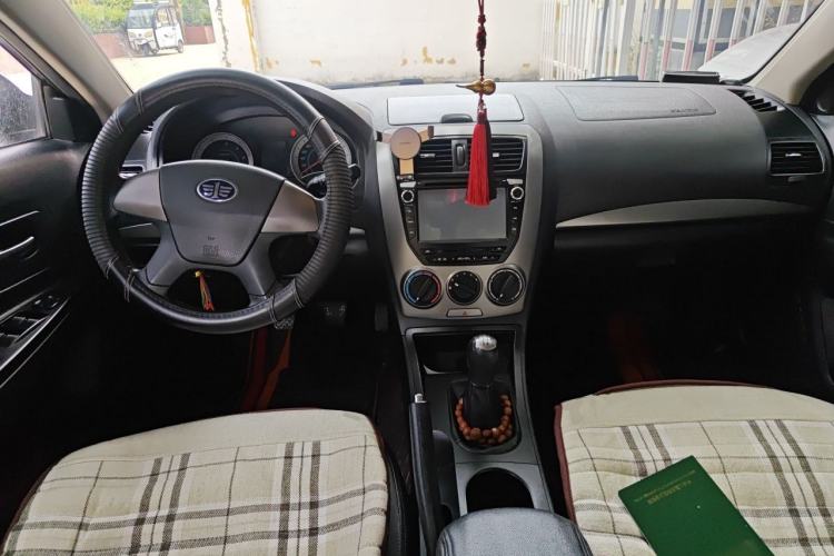 Used Bestune B50 2013 1.6L manual Partner Edition Center Console