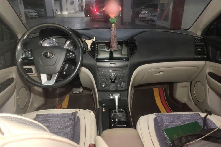 Used Bestune B50 2013 1.6L automatic luxury version Center Console