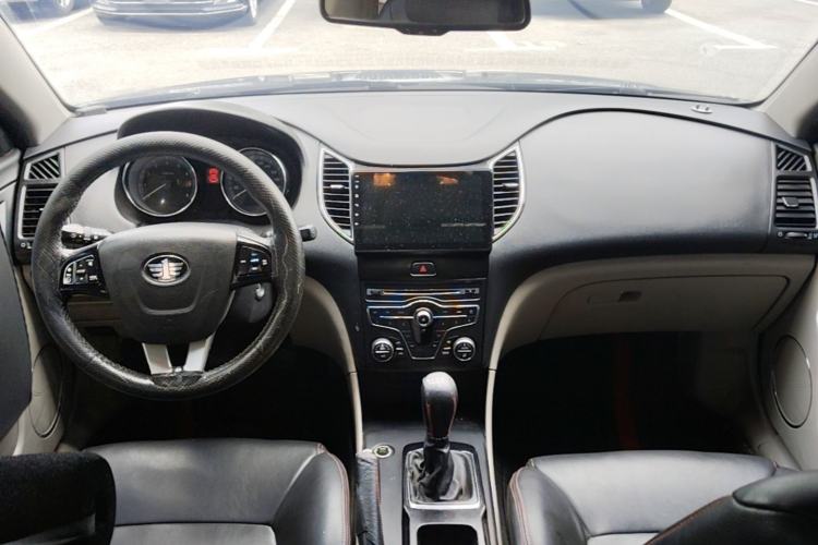 Used Bestune B50 2013 1.6L manual luxury version Center Console