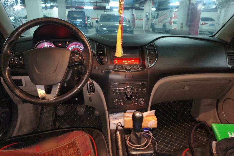 Used Bestune B50 2013 1.6L manual luxury version Center Console