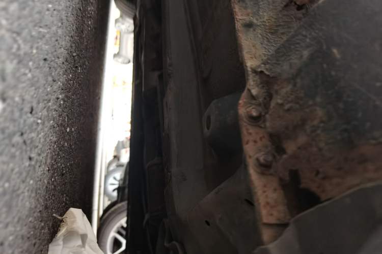 Used Bestune B50 2013 1.6L manual Comfort trim level Chassis Front Right