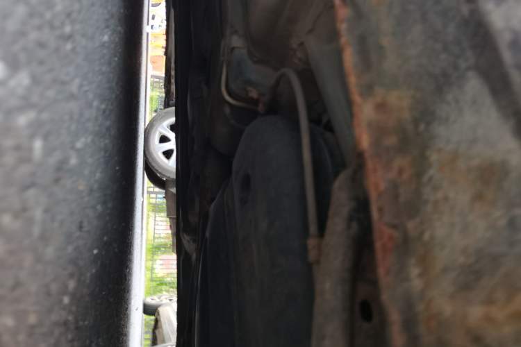 Used Bestune B50 2013 1.6L manual Comfort trim level Chassis Rear Left