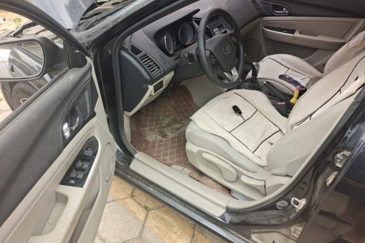 Used Bestune B50 2013 1.6L manual Comfort trim level Driver Seat