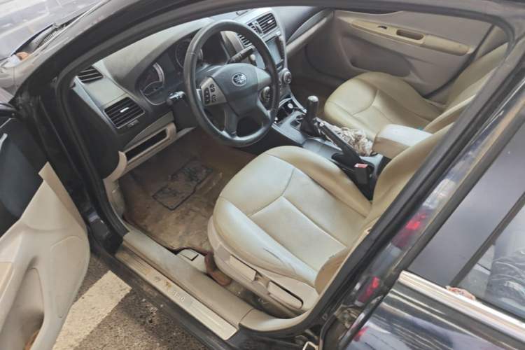 Used Bestune B50 2013 1.6L manual Partner Edition Driver Seat