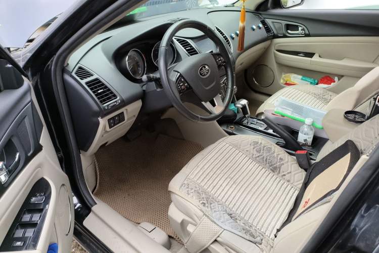 Used Bestune B50 2013 1.6L automatic luxury version Driver Seat