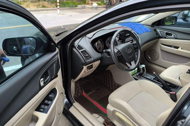 Used Bestune B50 2013 1.6L automatic luxury version Driver Seat