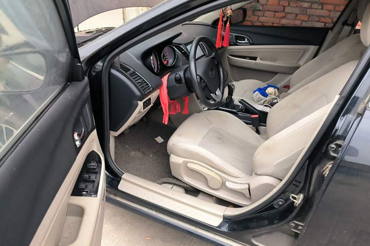 Used Bestune B50 2013 1.6L manual luxury version Driver Seat