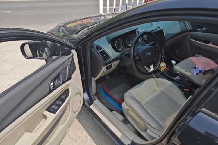 Used Bestune B50 2013 1.6L manual luxury version Driver Seat