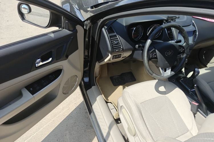 Used Bestune B50 2013 1.6L manual luxury version Driver Seat