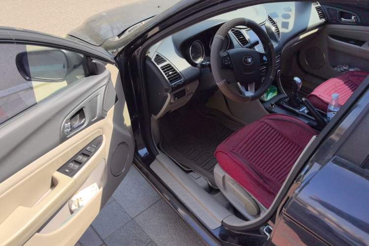 Used Bestune B50 2013 1.6L manual Comfort trim level Driver Seat