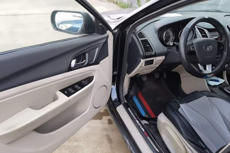 Used Bestune B50 2013 1.6L manual Comfort trim level Driver Seat