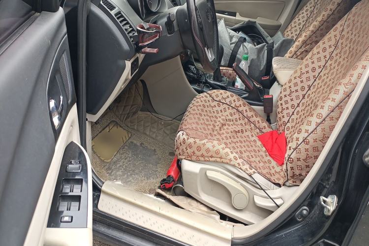 Used Bestune B50 2013 1.6L manual luxury version Driver Seat