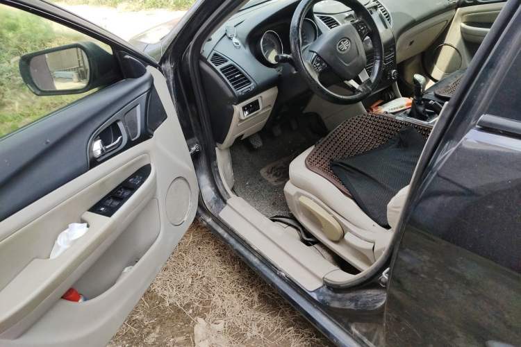 Used Bestune B50 2013 1.6L manual luxury version Driver Seat