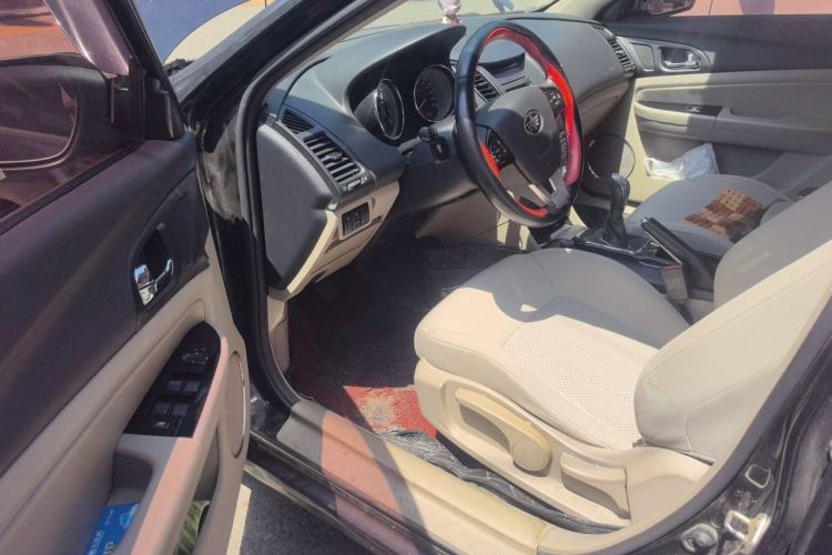 Used Bestune B50 2013 1.6L manual luxury version Driver Seat
