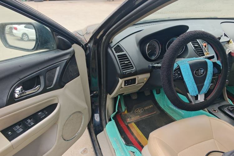 Used Bestune B50 2013 1.6L manual Comfort trim level Driver Seat
