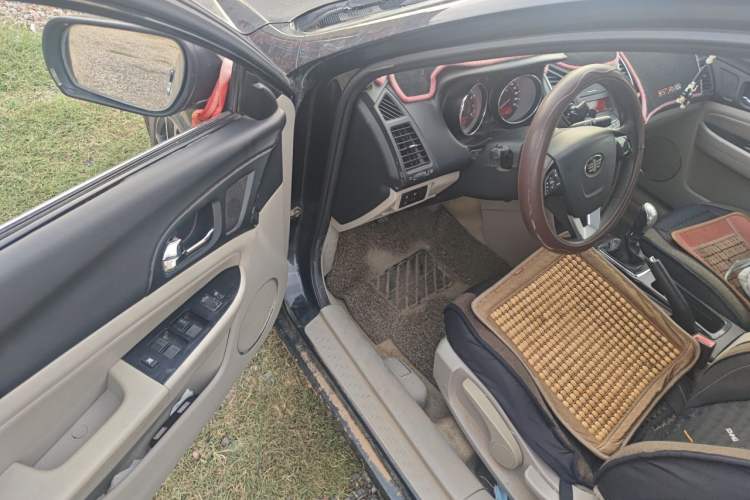 Used Bestune B50 2013 1.6L manual Comfort trim level Driver Seat