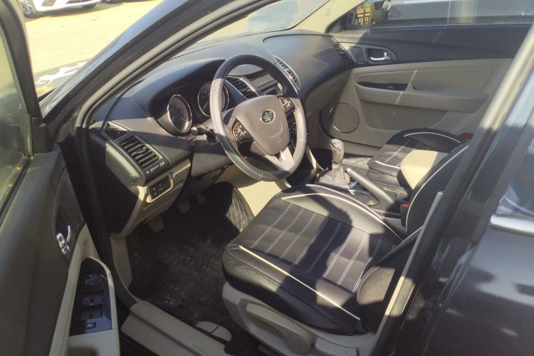 Used Bestune B50 2013 1.6L manual luxury version Driver Seat