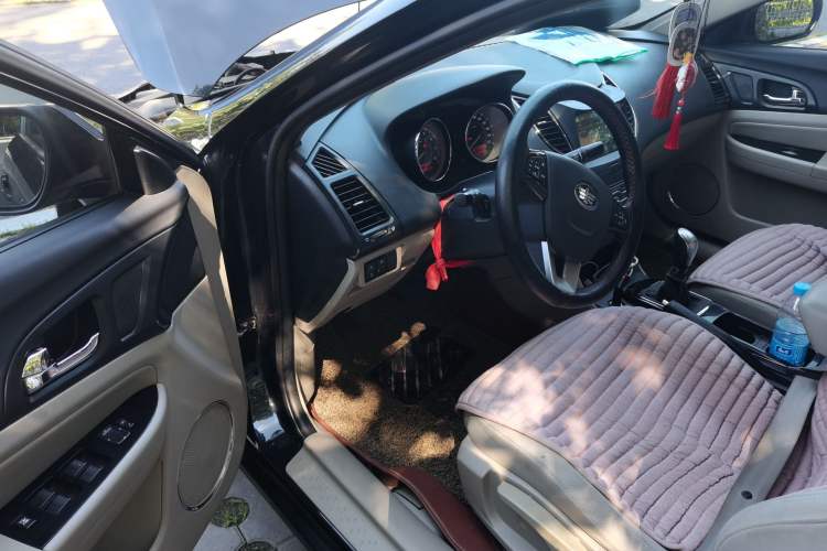 Used Bestune B50 2013 1.6L manual luxury version Driver Seat