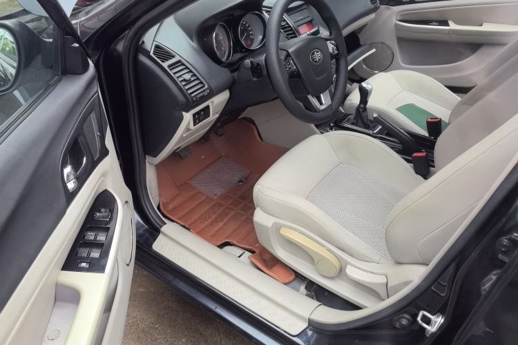 Used Bestune B50 2013 1.6L manual Comfort trim level Driver Seat