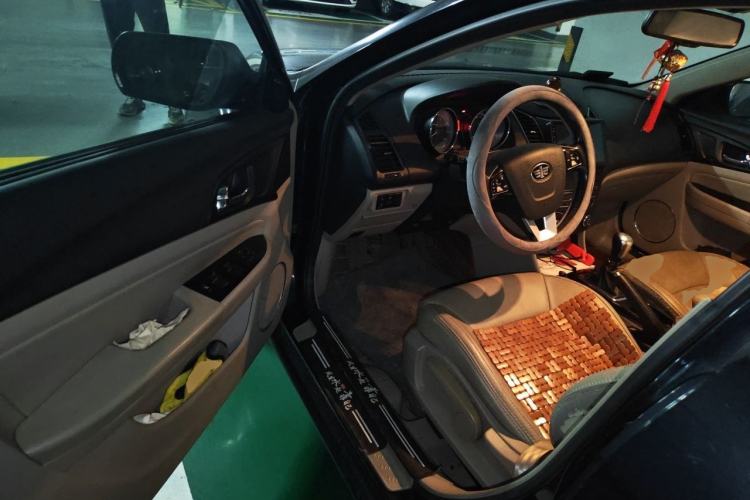 Used Bestune B50 2013 1.6L manual luxury version Driver Seat