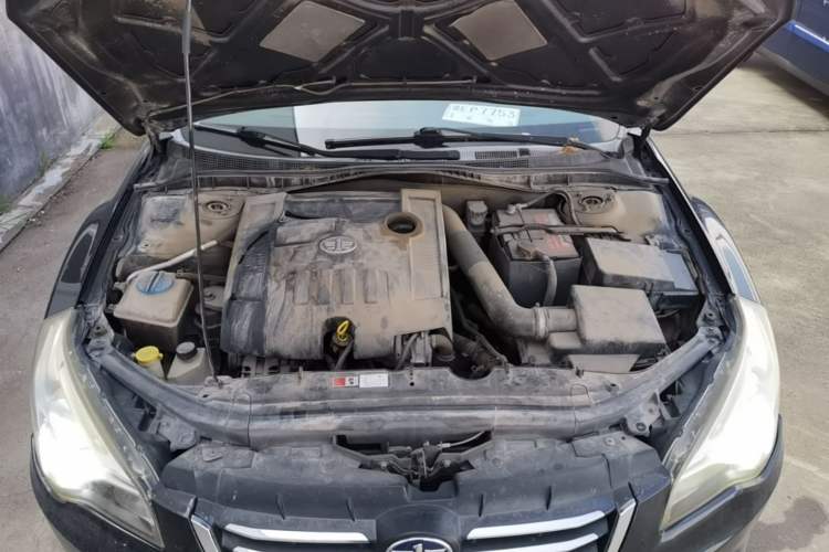 Used Bestune B50 2013 1.6L manual Comfort trim level Engine Bay