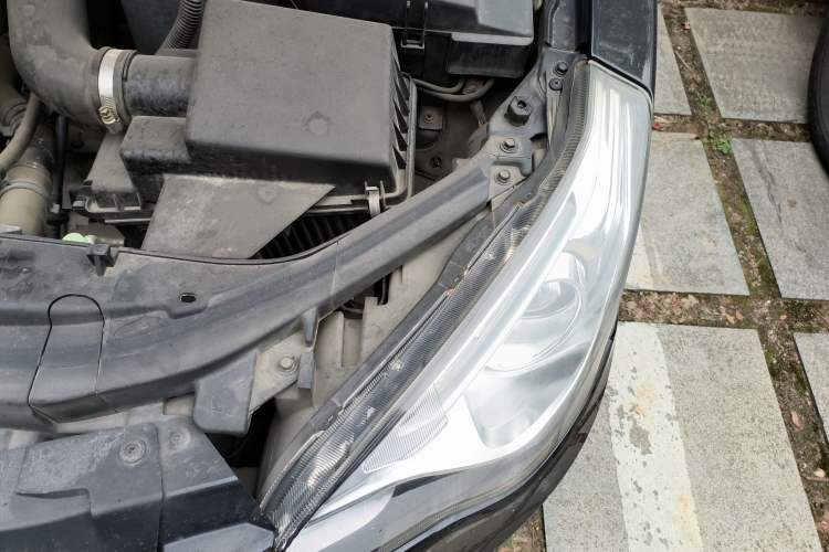 Used Bestune B50 2013 1.6L automatic luxury version Engine Bay Left