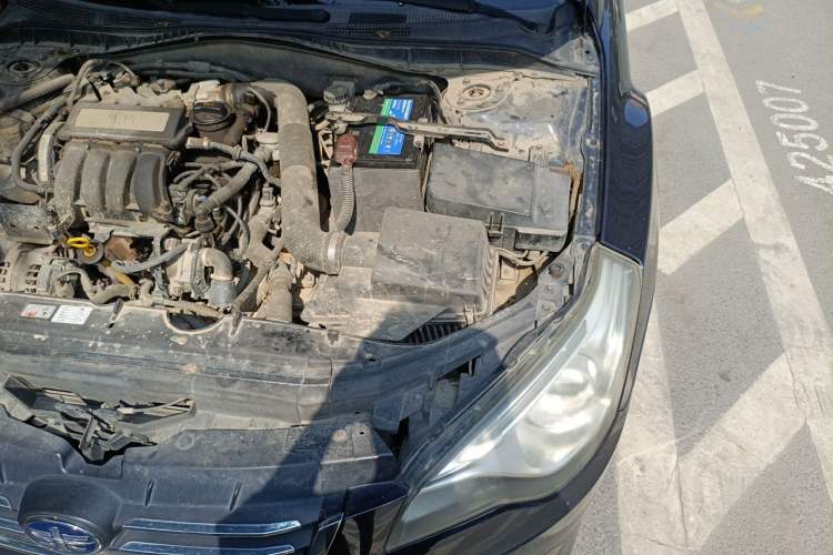 Used Bestune B50 2013 1.6L automatic luxury version Engine Bay Left
