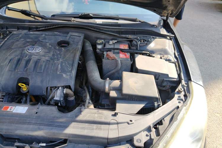 Used Bestune B50 2013 1.6L automatic luxury version Engine Bay Left