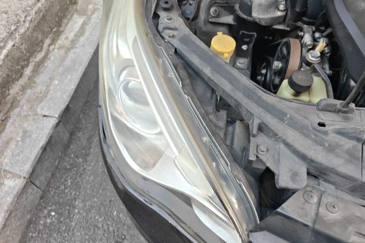 Used Bestune B50 2013 1.8L Automatic Prestige Edition Engine Bay Right